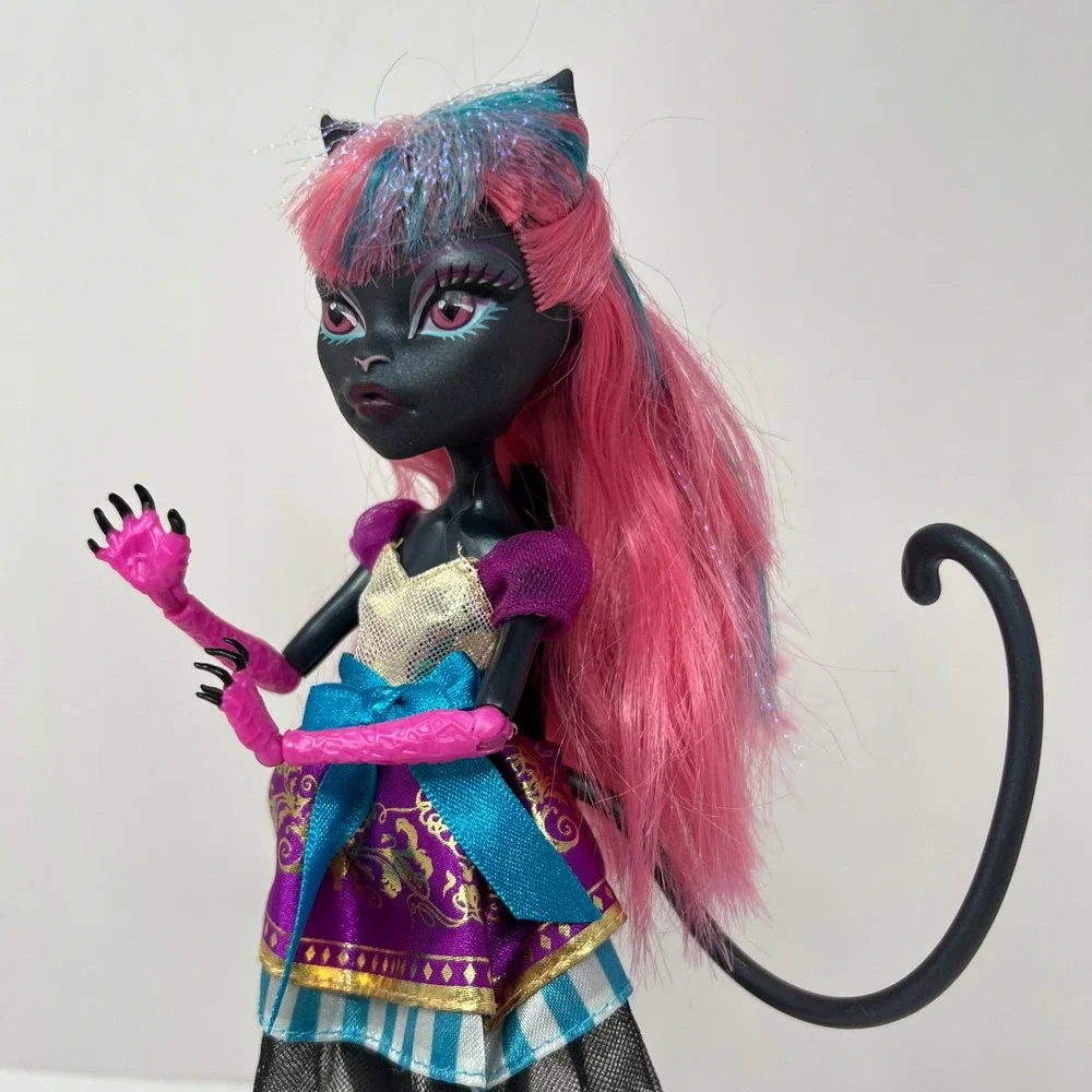 Monster High Catty Noir Boo York Doll Pink Black Feline Pop Star Figure CJF27